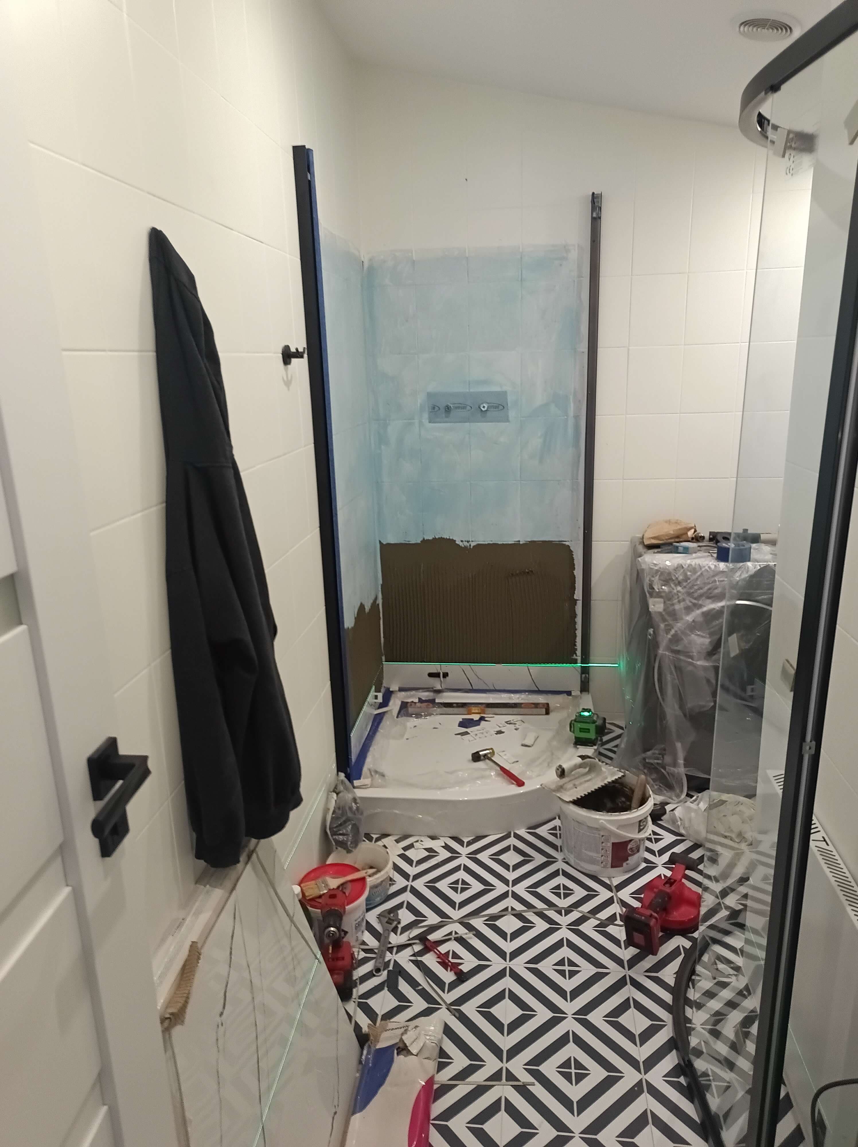 Łazienka przed montażem kabiny