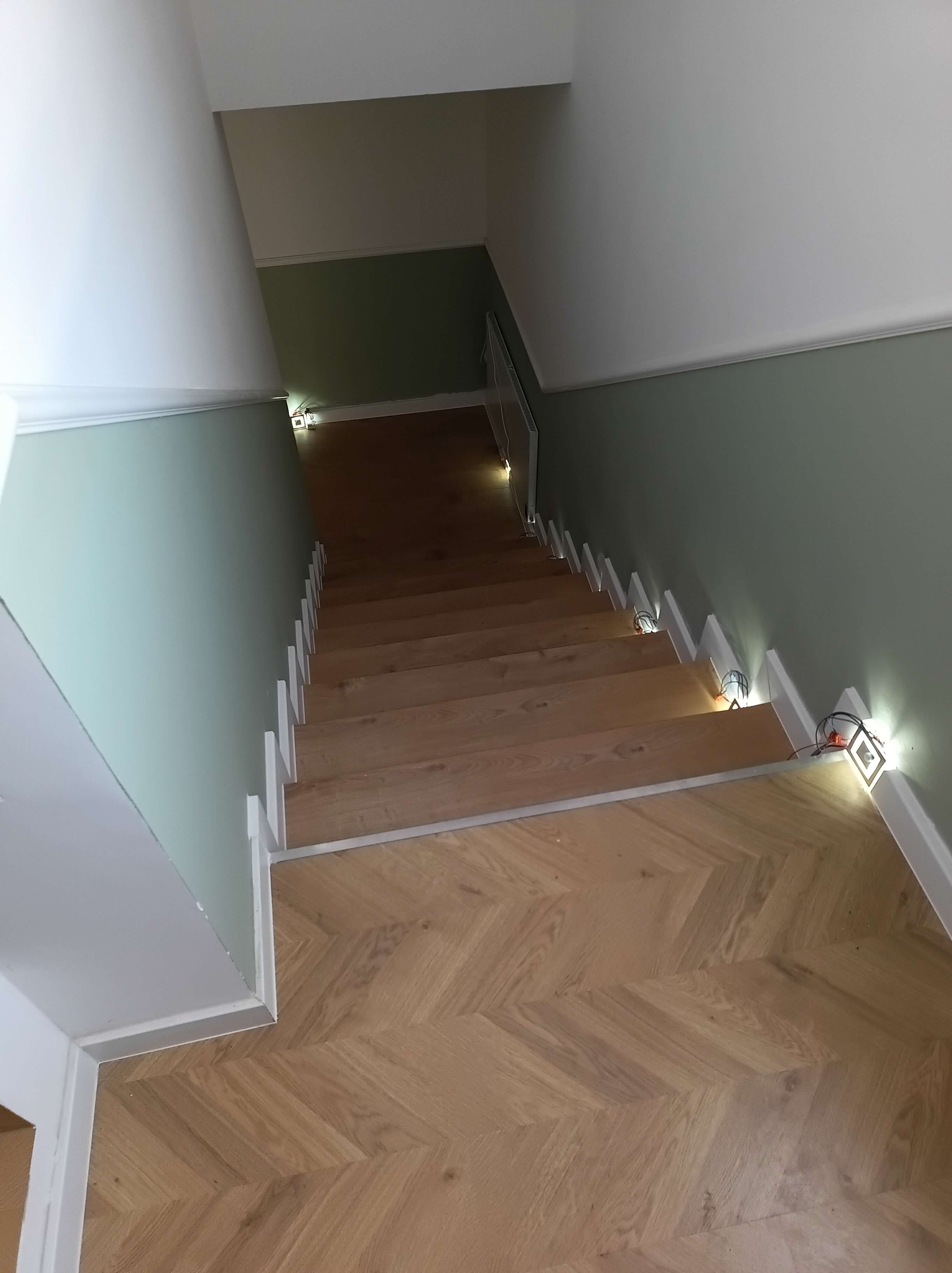 Schody po wymianie na drewniane z góry