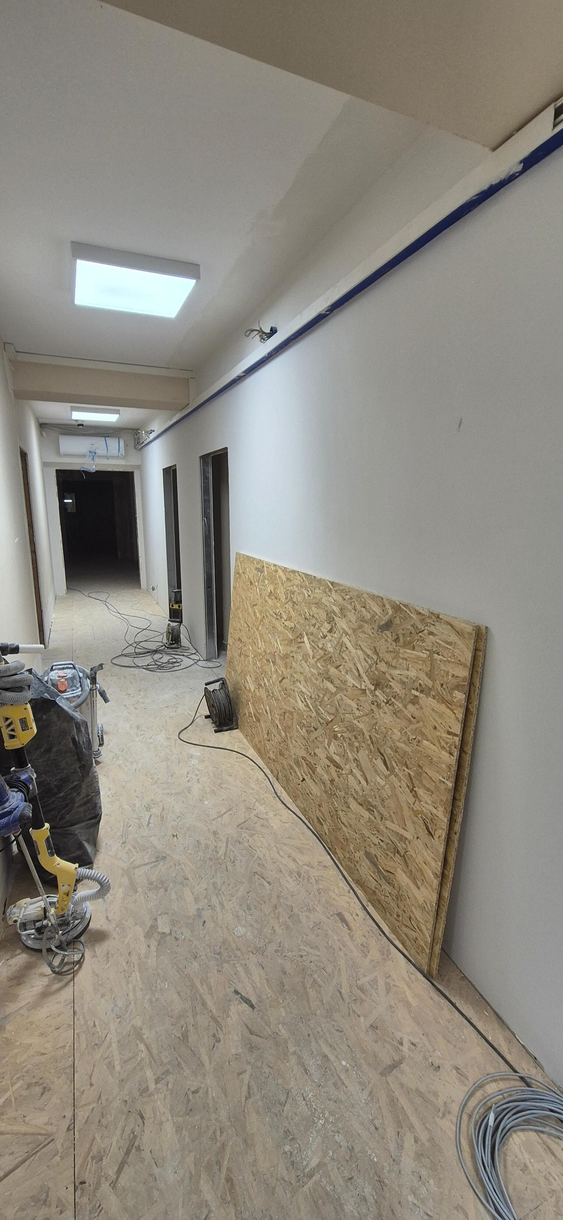 klodzko-g korytarz przed montażem