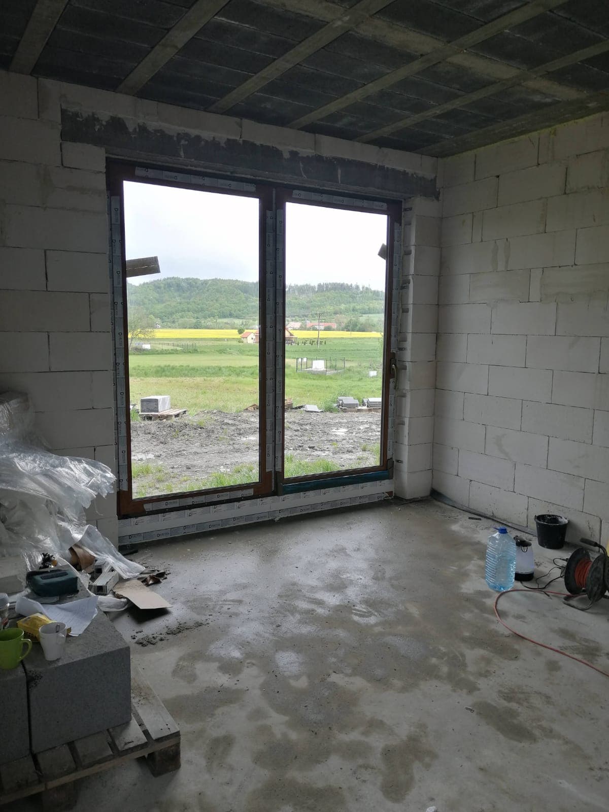 Montaż okien i elektrycznych żaluzji zewnętrznych 2